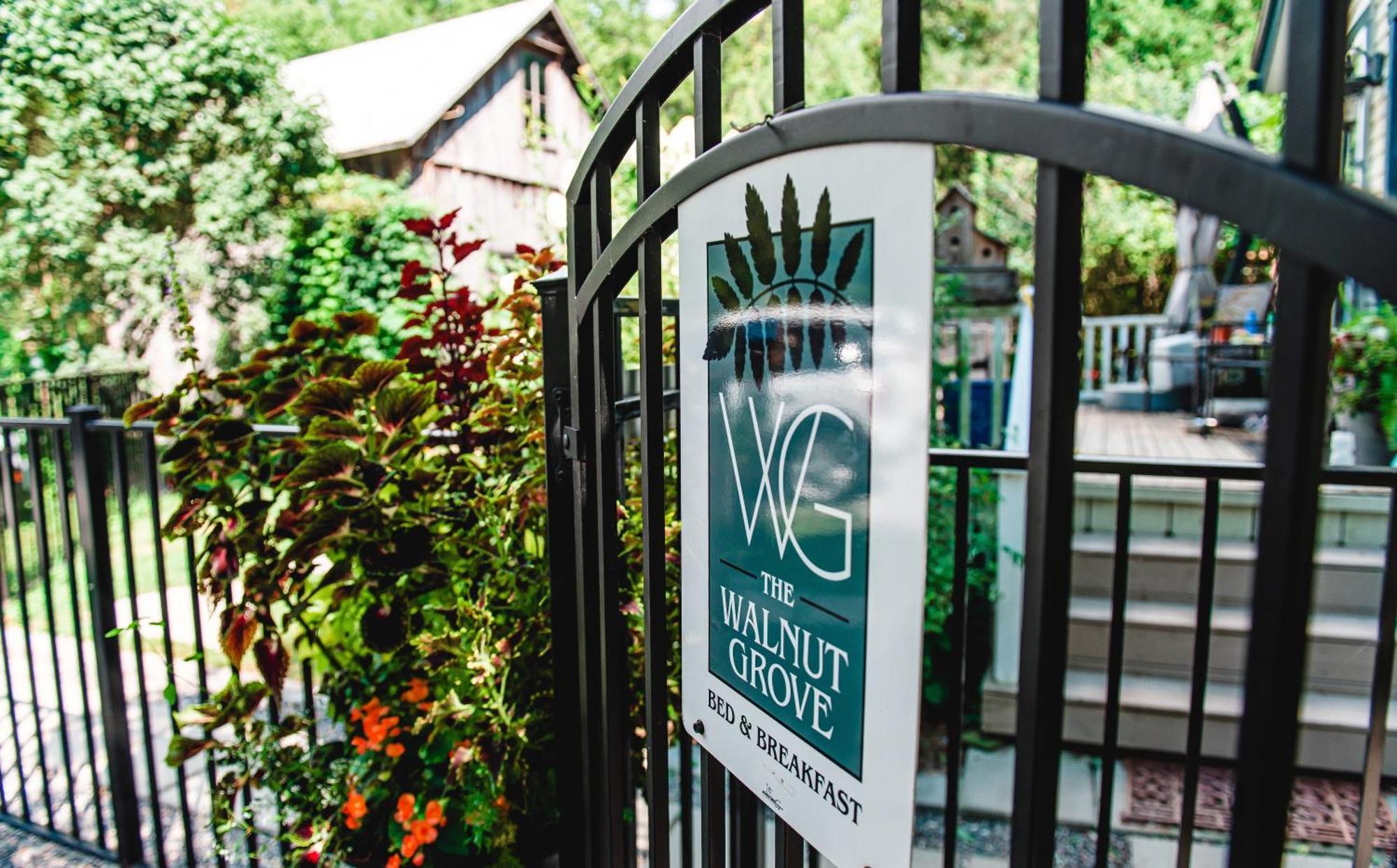The Walnut Grove Bnb Harrow Exterior foto